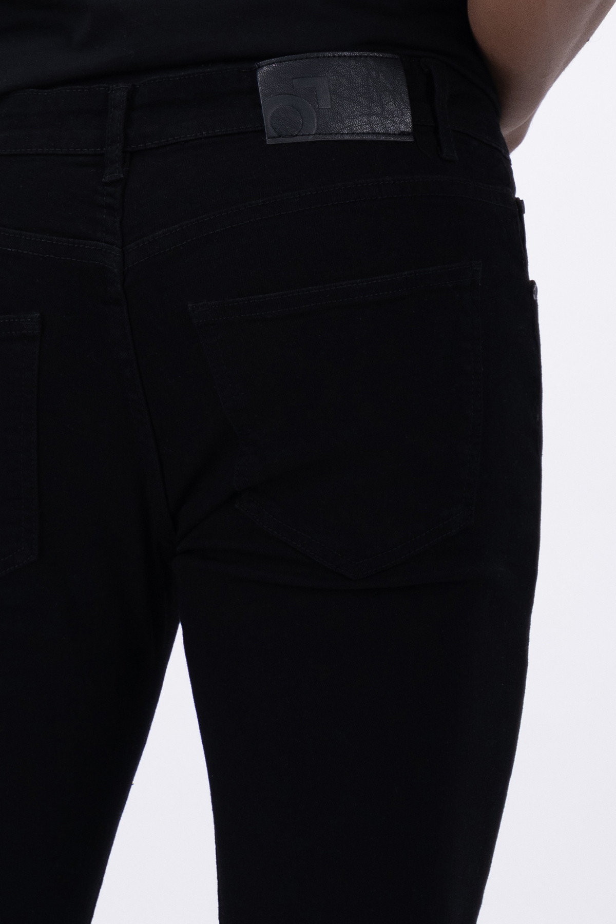 JEANS SLIM FIT NEGRO LMENTAL image number null