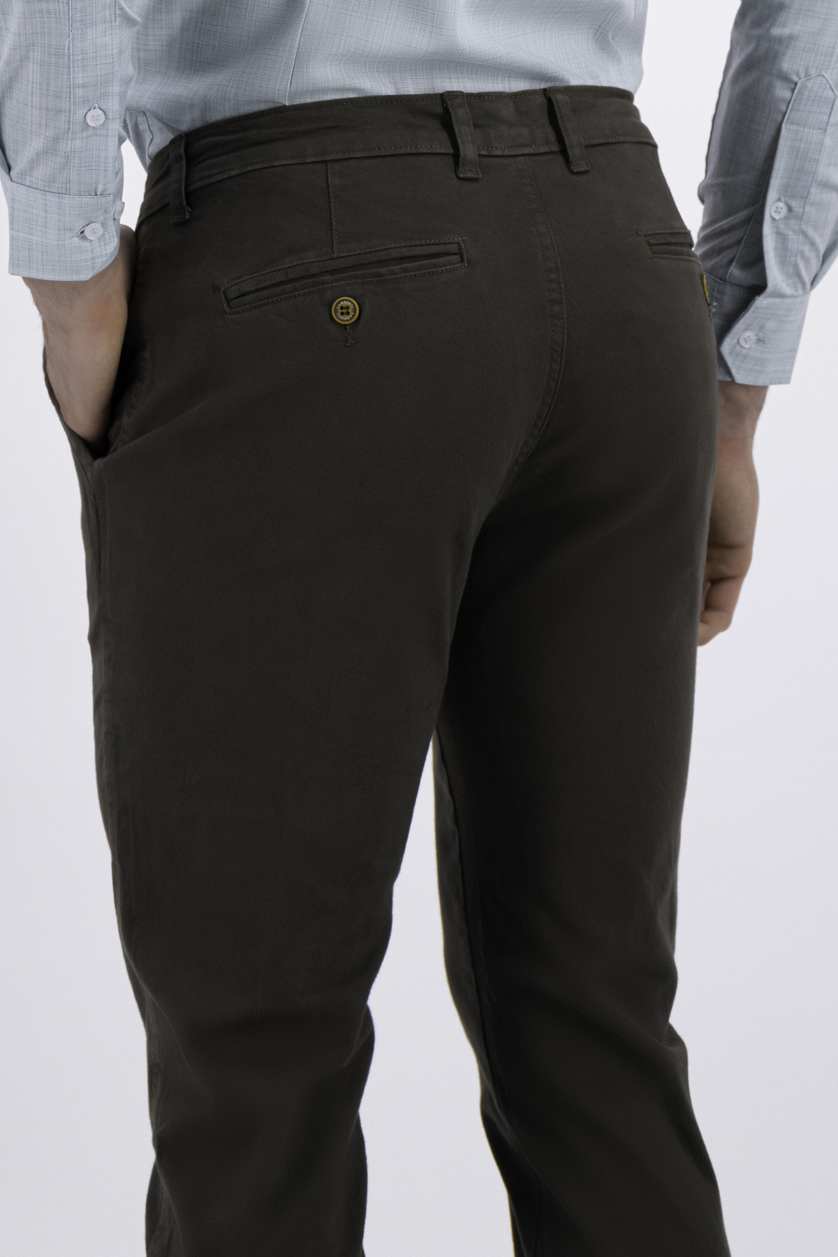 PANTALÓN CASUAL VERDE OLIVA CONTEMPORARY FIT LAMBERTI image number null