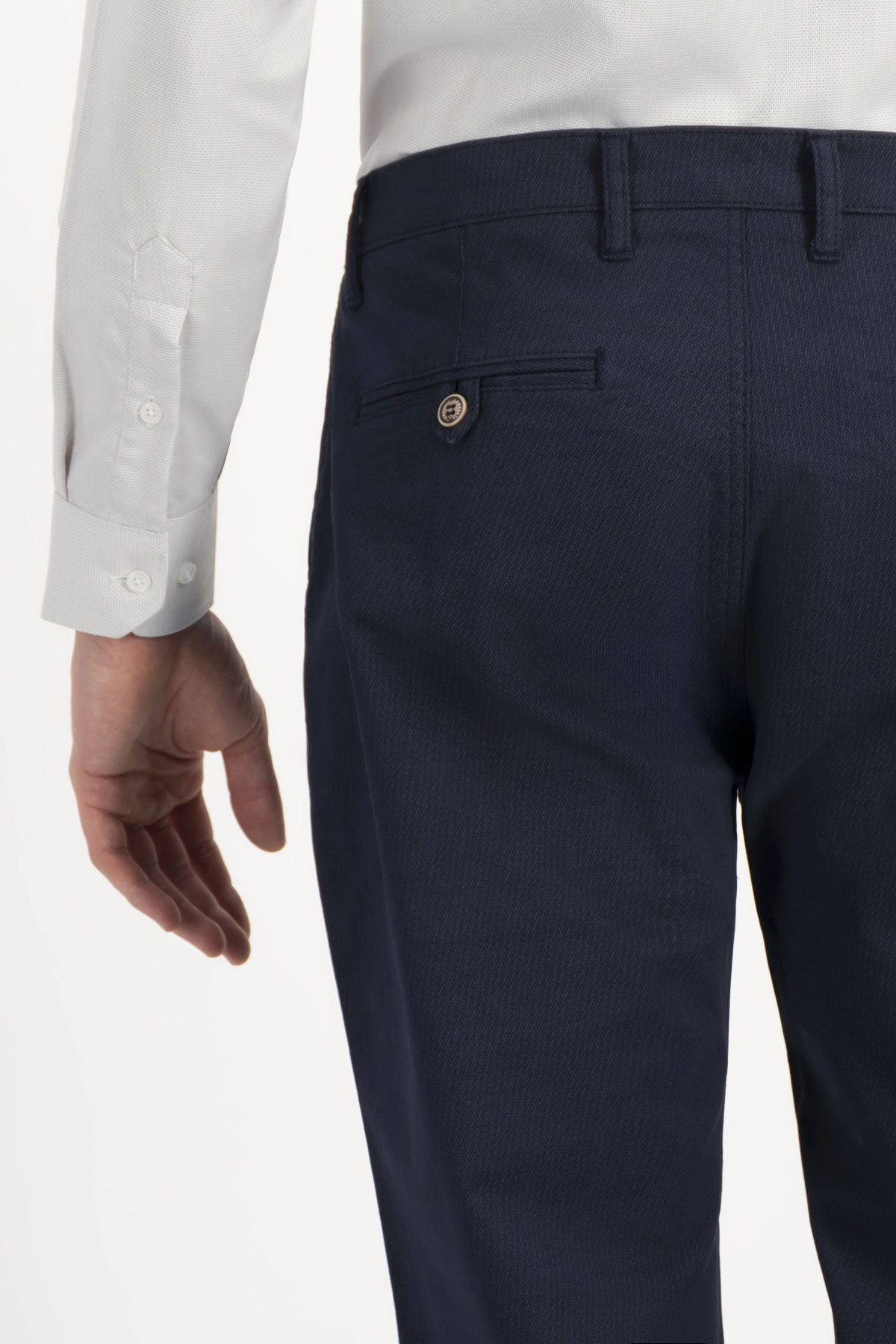 PANTALÓN CASUAL CONTEMPORARY FIT LAMBERTI image number null